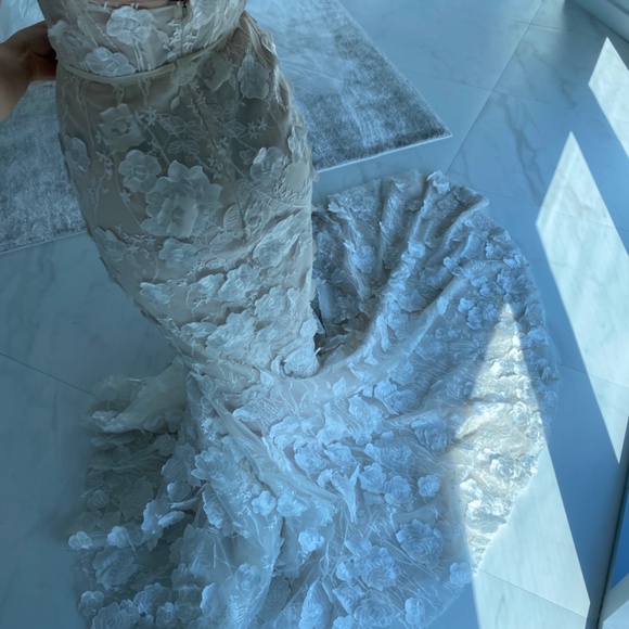 Mira Zwillinger wedding gown NEVER WORN - Picture 6 of 9